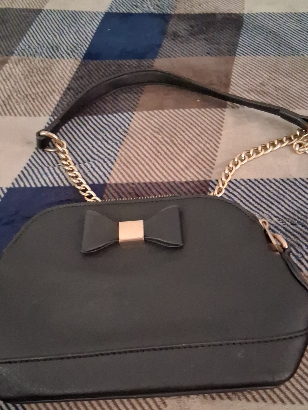 Chic Black Bow Crossbody Bag with Gold Chain Strap